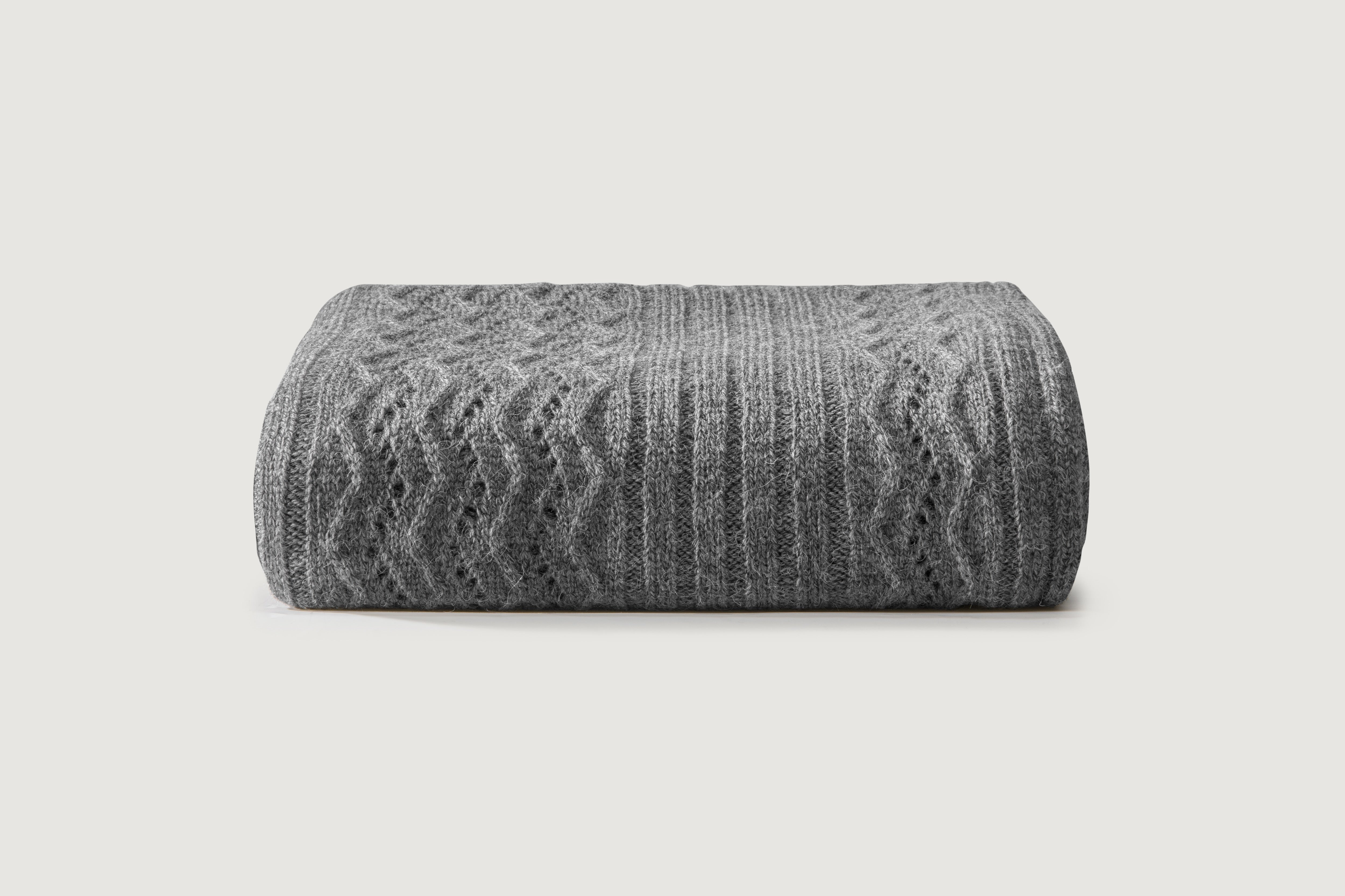 Zigzag Knitted throw