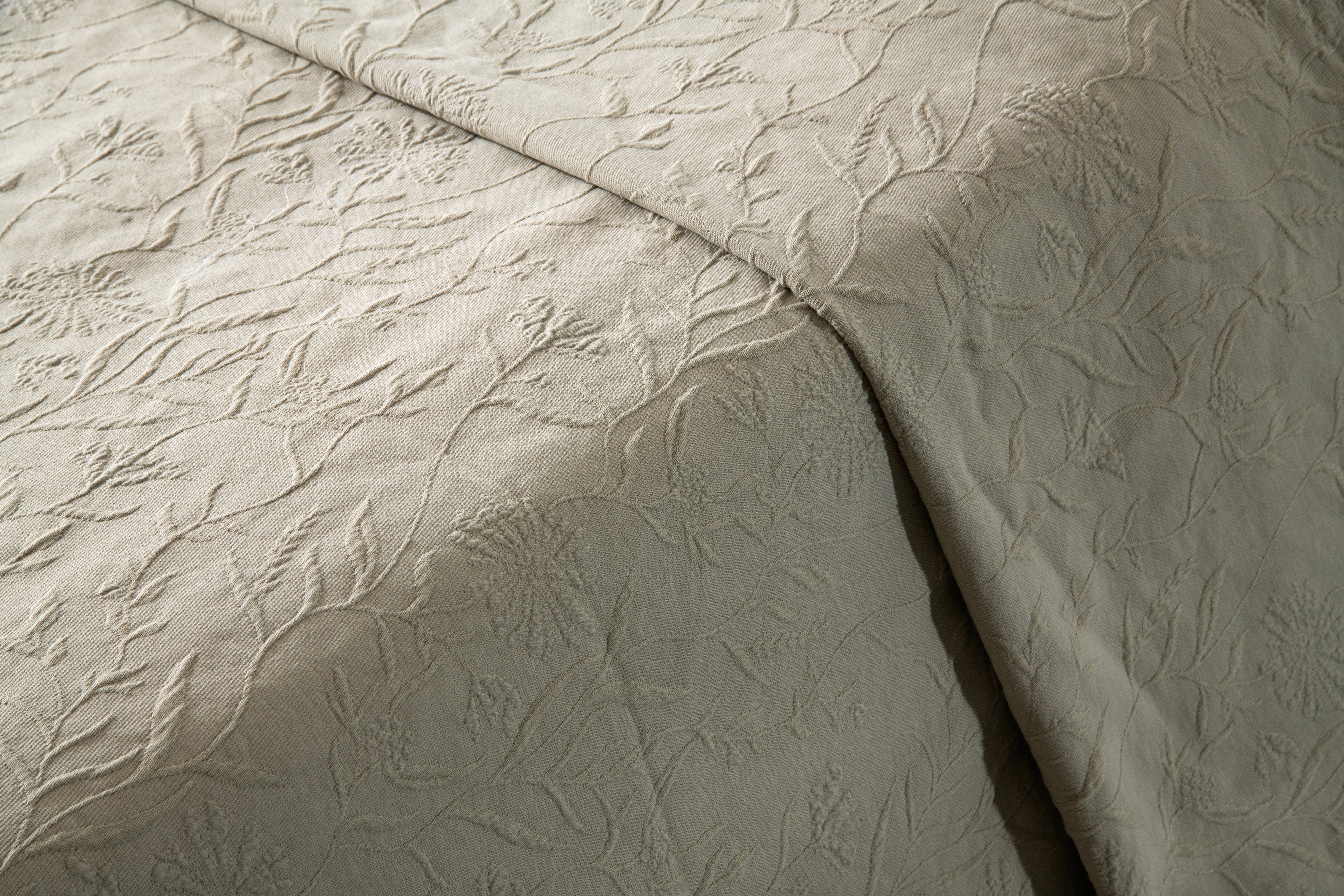 Bridal Leaves Bedspread