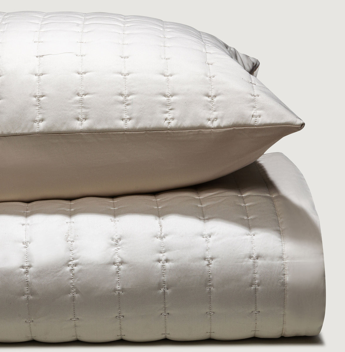 Limestone dashed cotton satin Quilt Set – Lilly Home