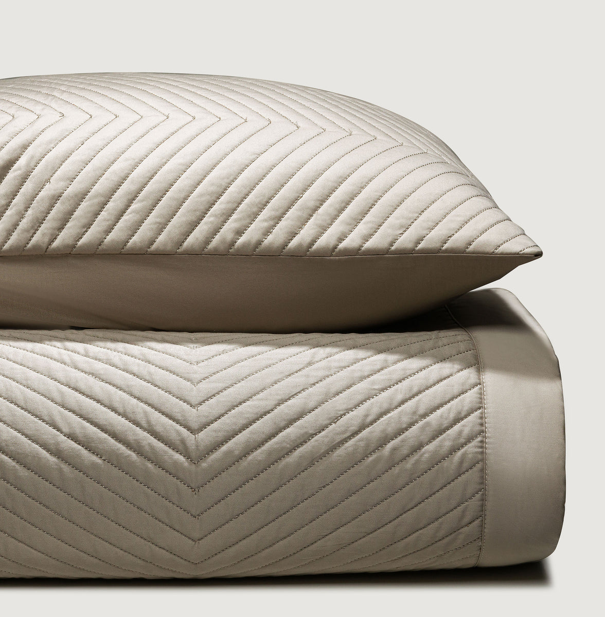 Limestone zigzag cotton satin Quilt Set – Lilly Home