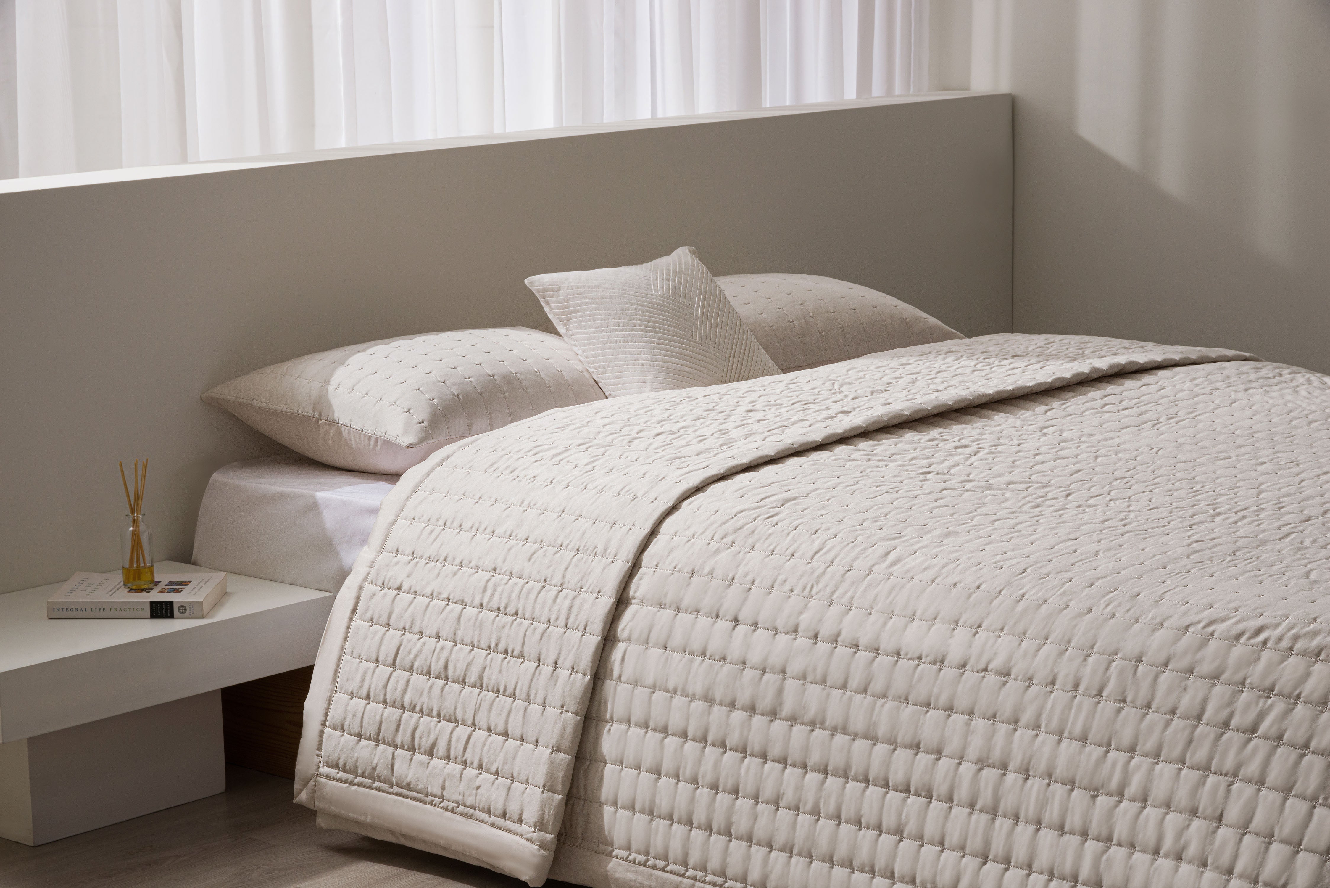 Limestone dashed cotton satin Quilt Set