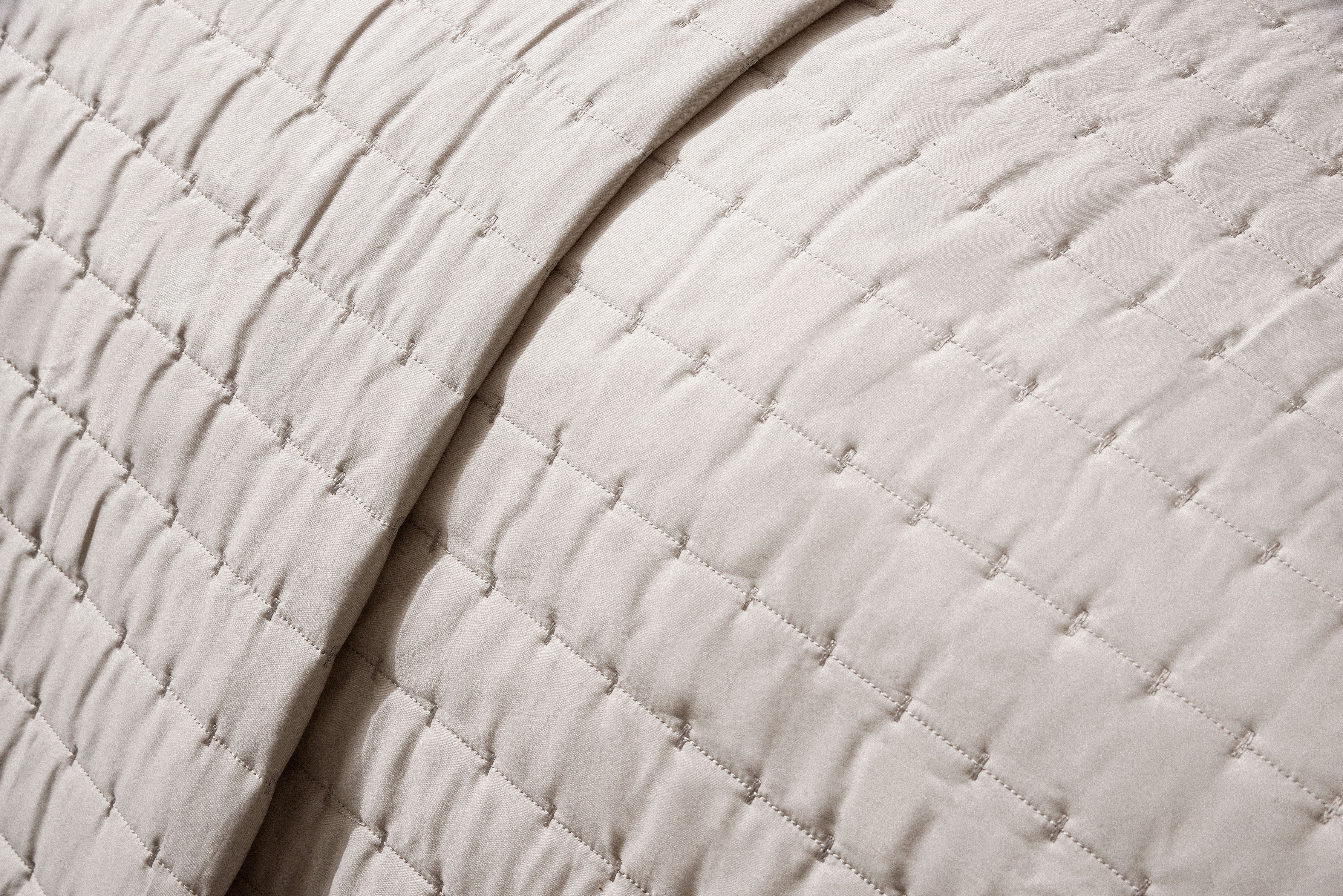 Limestone dashed cotton satin Quilt Set