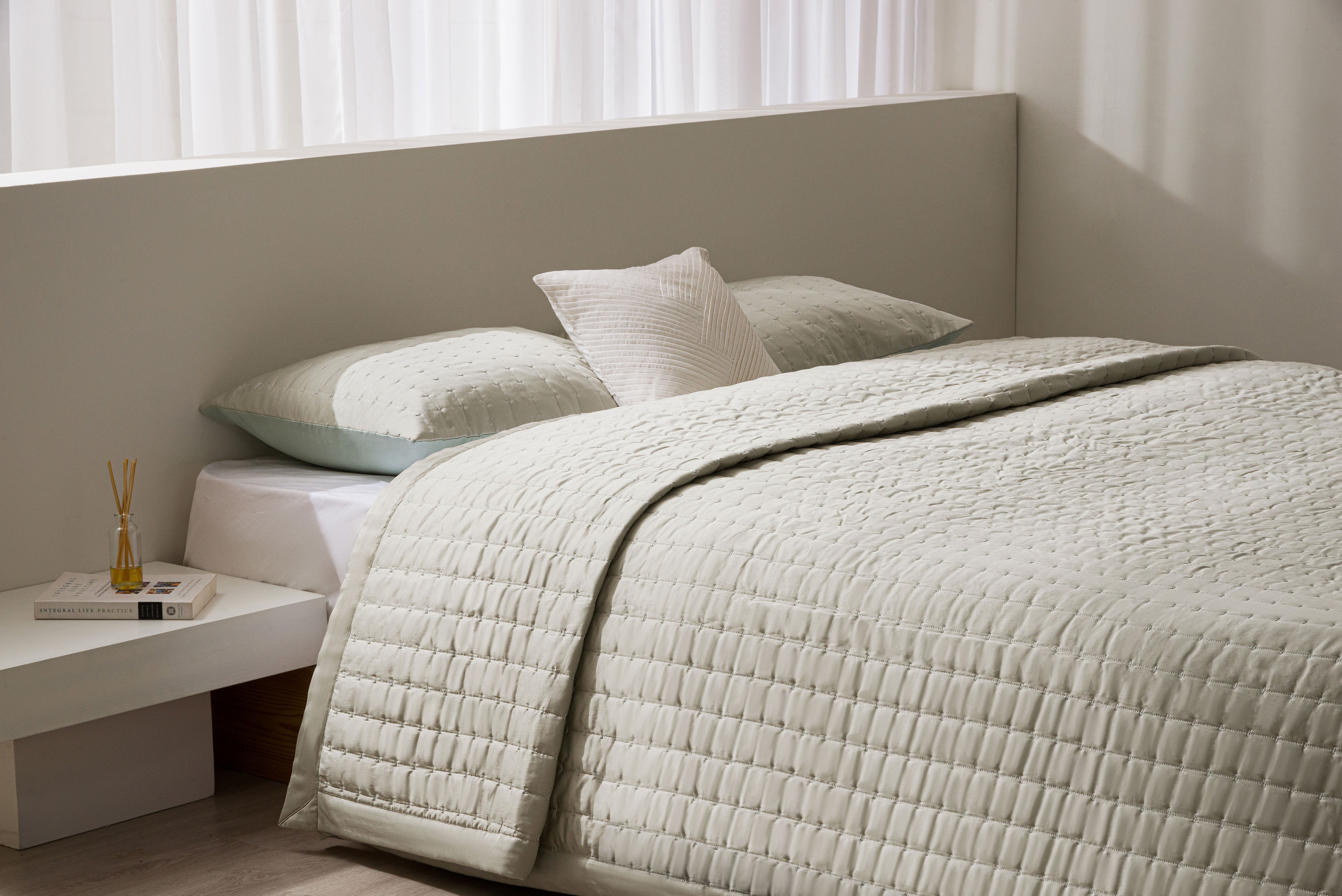 Limestone dashed cotton satin Quilt Set