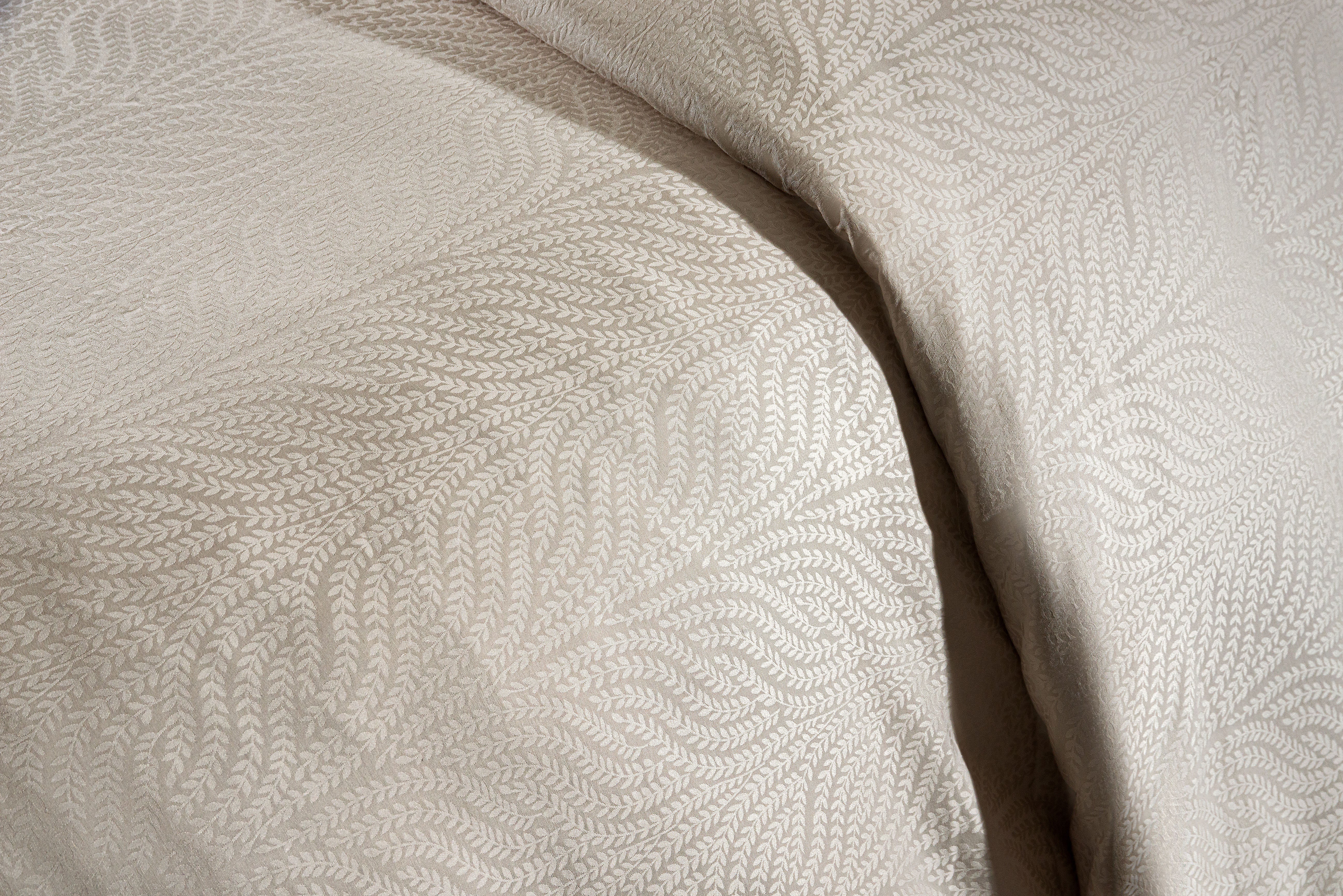 Jacquard Leaves Bedsheet set (600 TC)