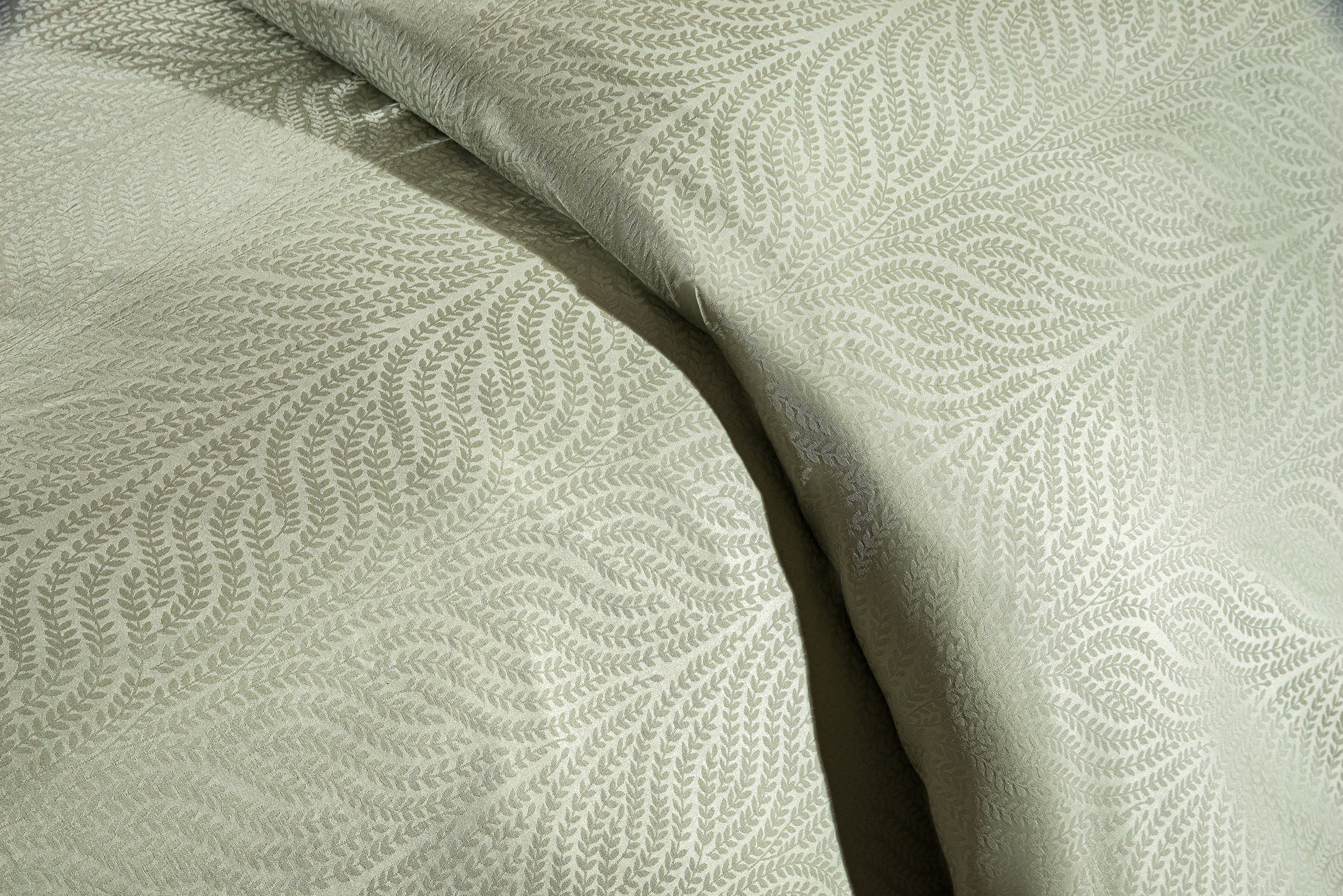 Jacquard Leaves Bedsheet set (600 TC)