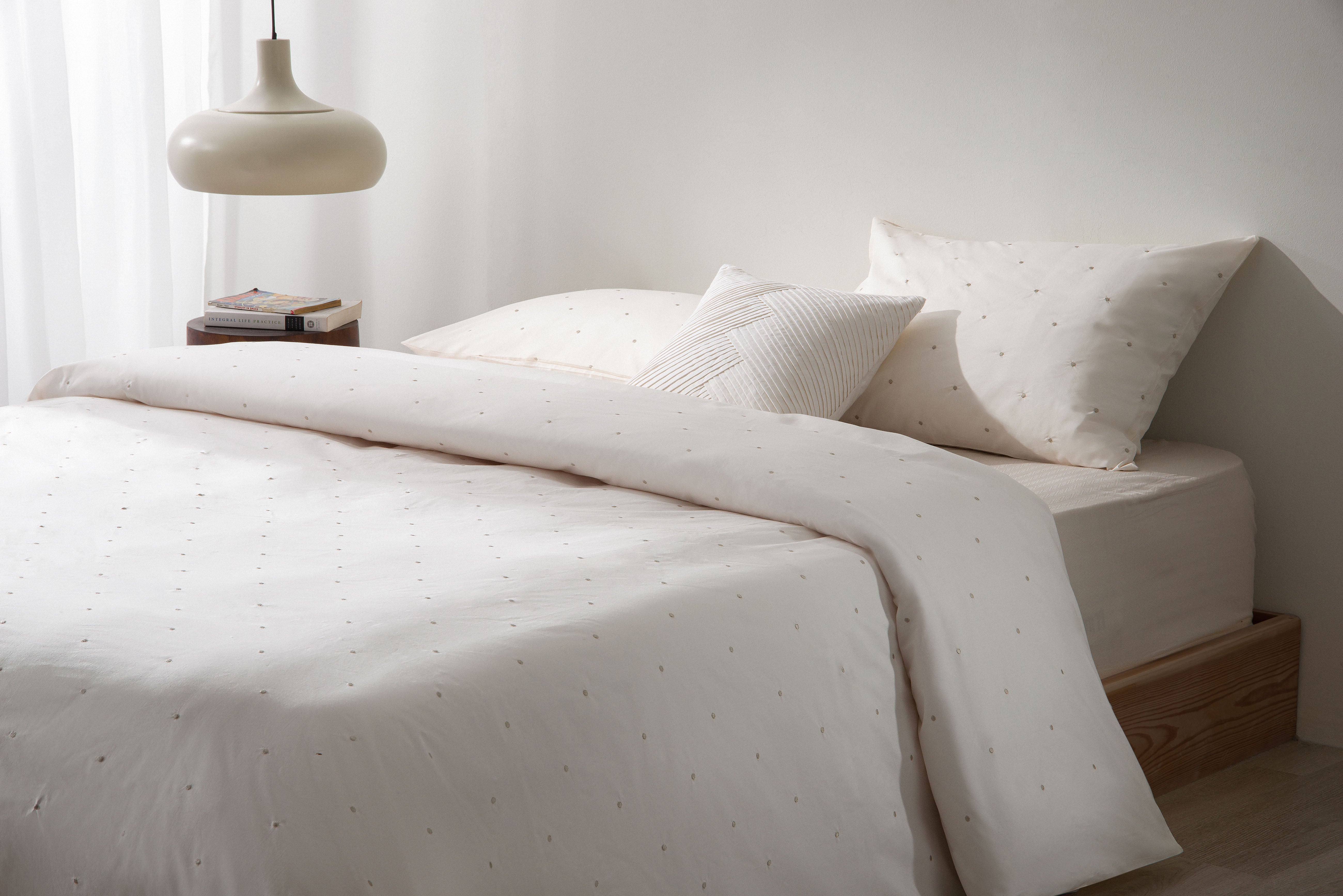 Embroidered Dots Duvet cover