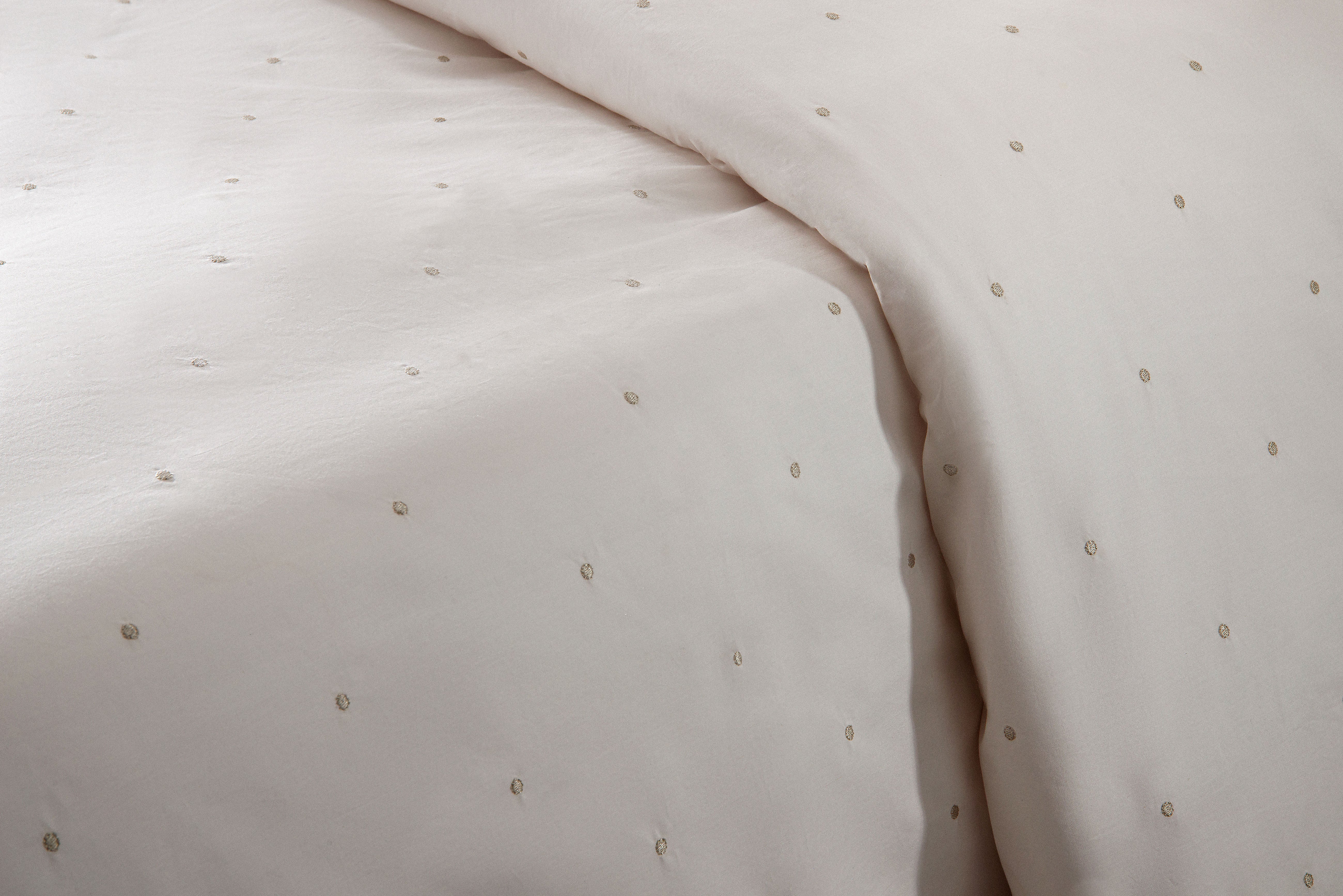 Embroidered Dots Duvet cover