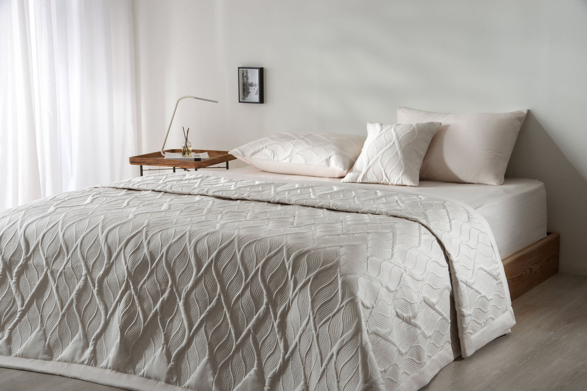 Marble Leaves Cotton satin Quilt Set – Lilly Home